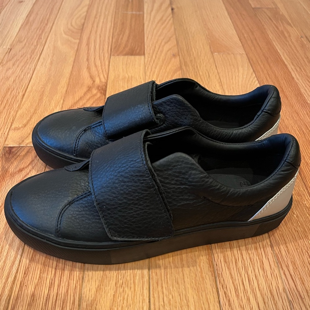 UGG Neri Leather Sneakers Womens 7.5 Black Silver 1103692 NEW No Box